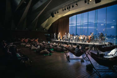 寝そべって聴く「チルな」クラシックコンサートが横浜・大さん橋で開催 来場者の8割超が20～30代を占める新たな音楽体験 – http://spice.eplus.jp/