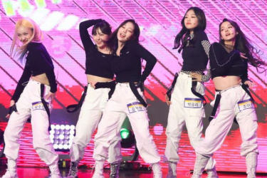 「KARAと違う」「踊れてない」アイドル5人の『ミスター』に痛烈ダメ出し、パフォーマンス中にメンバーが離脱も『青春スター』 | 韓流・K-POP – ABEMA TIMES