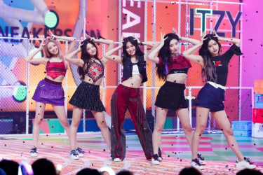 【音楽番組レポ】TWICEの妹、K-POP女性アイドルグループITZY！新曲｢SNEAKERS｣を｢M COUNTDOWN｣で初披露！好きなスニーカーを履いてITZYとダンス！ – 韓スタ！