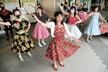 華やかな衣装 ダンス愛好家軽やかに舞う 浜松市浜北区｜あなたの静岡新聞 – あなたの静岡新聞