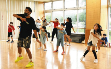 多国籍の児童らダンス練習に熱 新居で２０日「音楽フェス」 – 47NEWS
