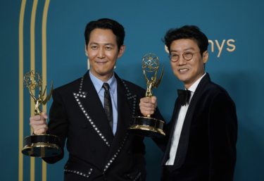 『イカゲーム』がエミー賞を受賞 監督賞を含む6冠 非英語圏ドラマでは初受賞 – 韓国経済新聞