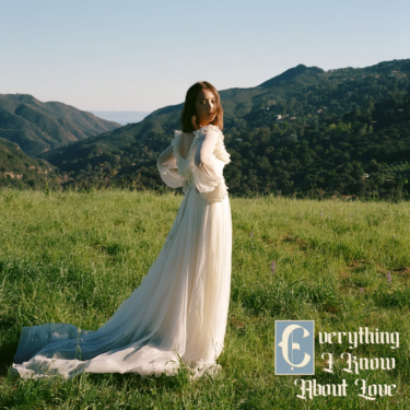 Billie EilishやBTSのVらも注目するSSW・Laufeyが1stアルバム『Everything I Know About Love』をリリース – Qetic