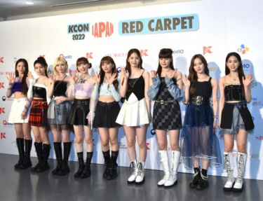 【KCON 2022 JAPAN】NiziU、美脚披露のポップな衣装でレッドカーペットに登場：紀伊民報AGARA – 紀伊民報
