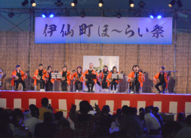 ３年ぶりの祭りに歓声 花火に舞台、多彩なプログラム 伊仙町ほー … – 南海日日新聞
