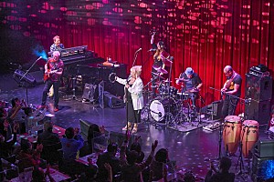 ＜ライブレポート＞シャカタク、結成40周年を祝福するビルボードツアーが横浜で終幕 | Daily News – Billboard JAPAN