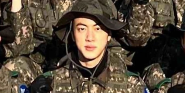 BTS（防弾少年団） ジン、20km戦術行軍を終えた姿を公開…凛々しい表情 – Kstyle