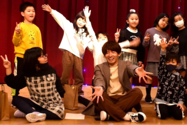 ダンスで心うきうき、子どもの輪 上砂川の協力隊員・千代崎さん … – 北海道新聞